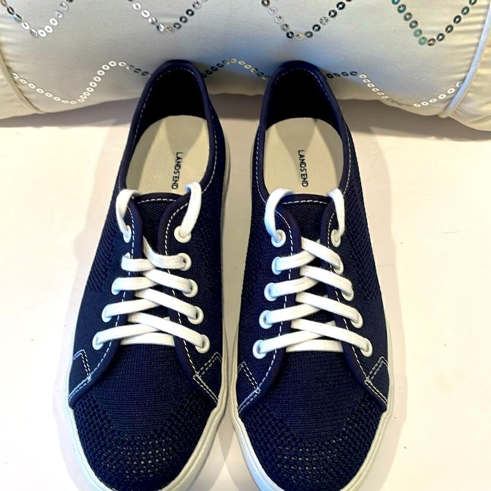 Lands' End Lace Up canvass Sneakers Women's Size 9